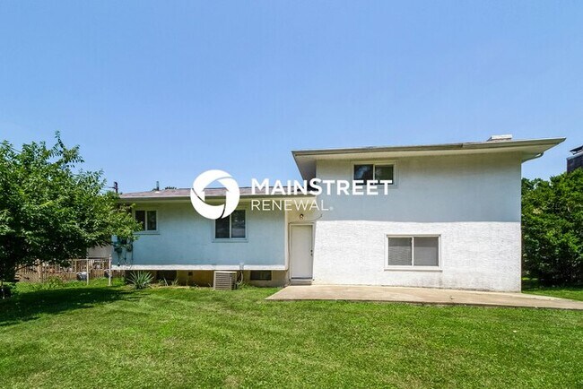 Building Photo - 3 Bedroom Pet-Friendly Home in Columbus, OH with Main Street Renewal