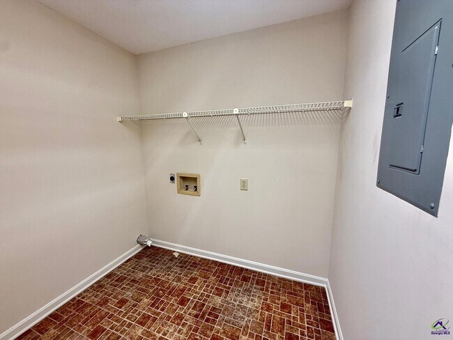 Building Photo - 104 Water Dr