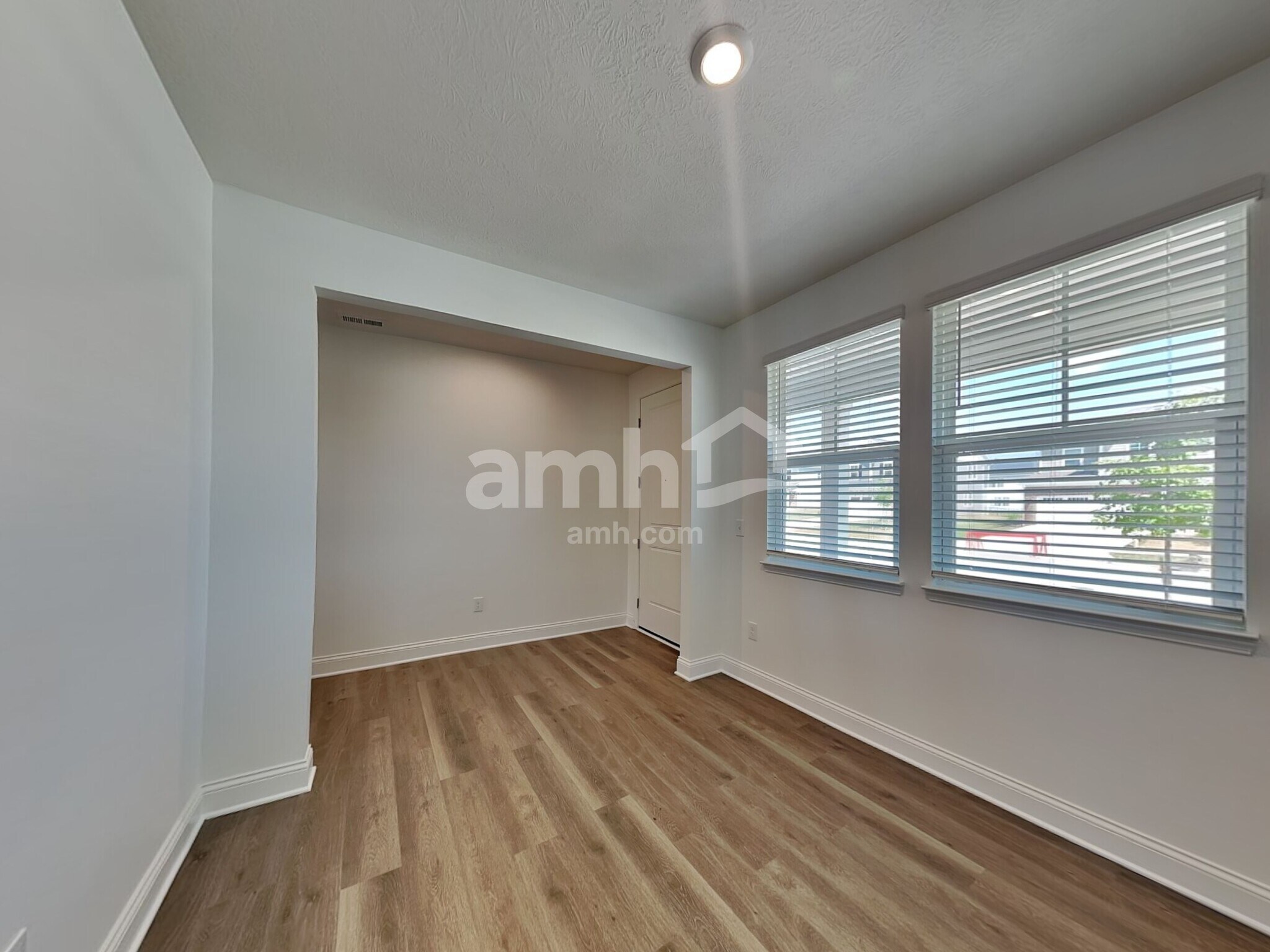 Building Photo - 305 Pne Hl Ct