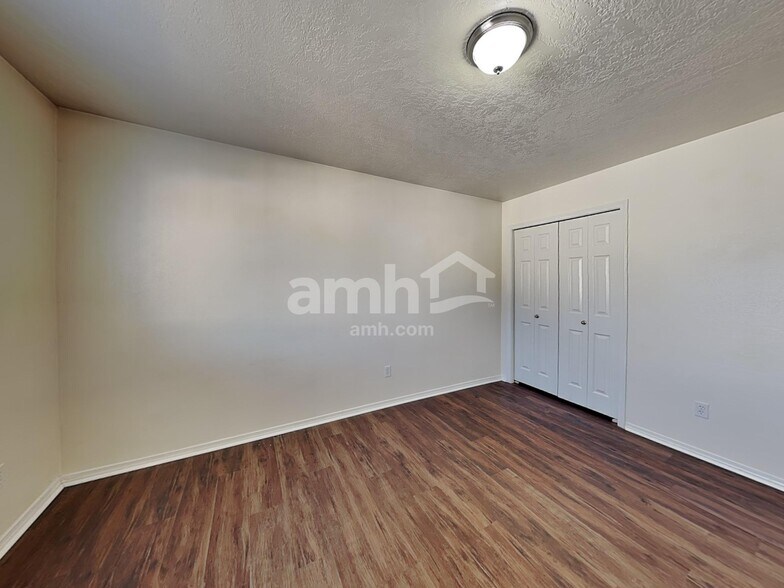 Building Photo - 3342 W Wave Dr