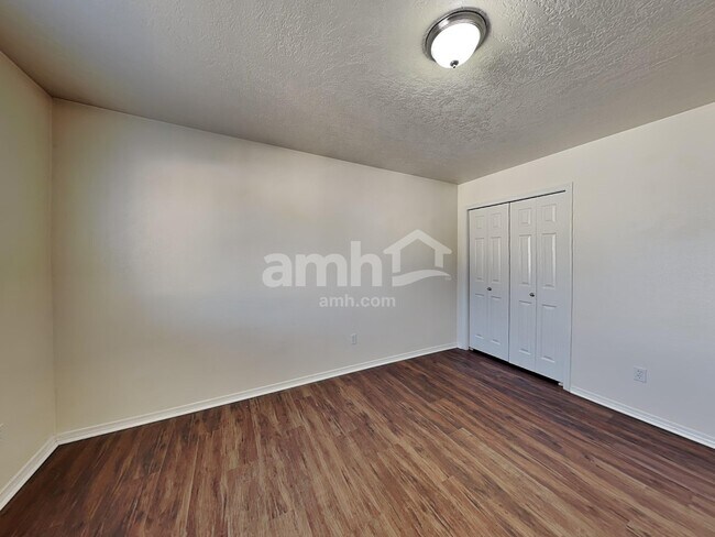 Building Photo - 3342 W Wave Dr