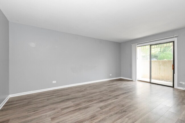 Building Photo - 2214 Country Club Dr