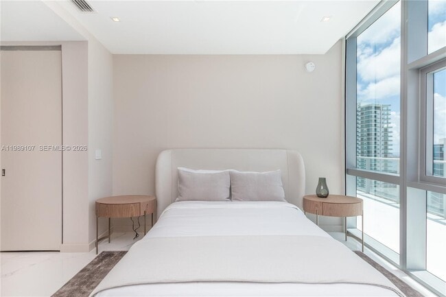 Building Photo - 851 NE 1st Ave