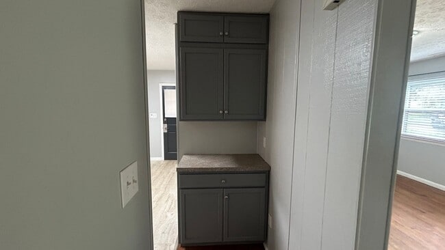 Building Photo - One Level House in Madison Heights