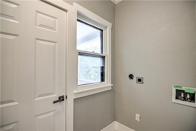 Building Photo - 1118 NW 33rd St