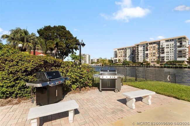 Building Photo - 3100 NE 48th Ct