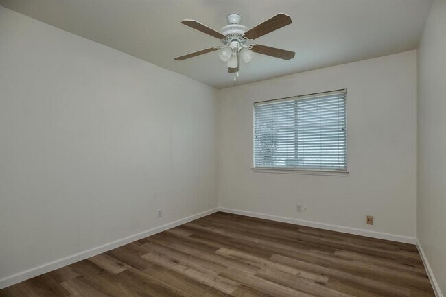 Building Photo - 2016 Horizon Park Blvd