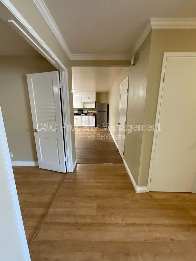 Building Photo - 3872 Tiverton Dr