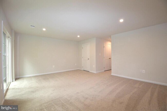 Building Photo - 528 Landing Dr