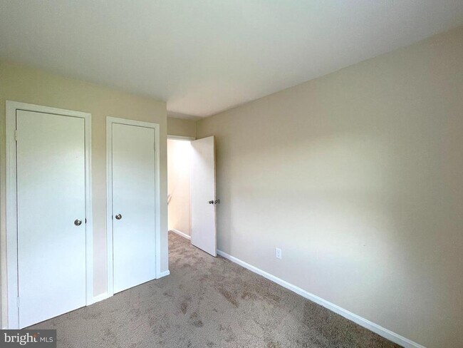 Building Photo - 22023 Valley Estates Dr