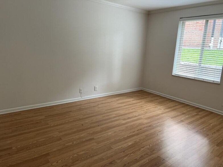 Building Photo - 2601 Hillsboro Pike