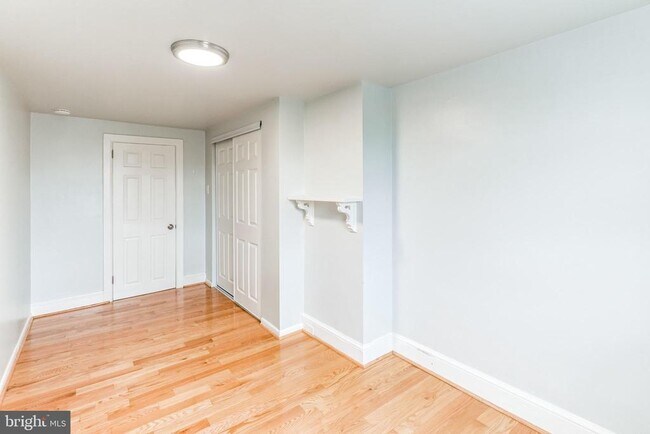 Building Photo - 1210 S 11th St