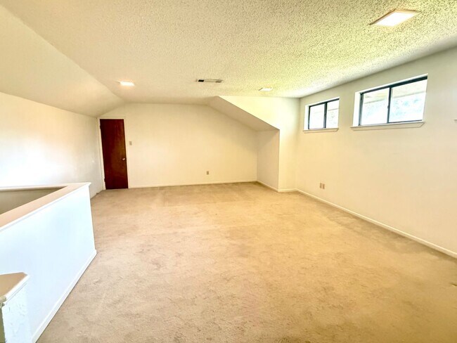 Building Photo - 108 Stone Canyon Ct