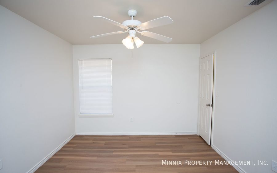 Building Photo - 908 N Belmont Ave