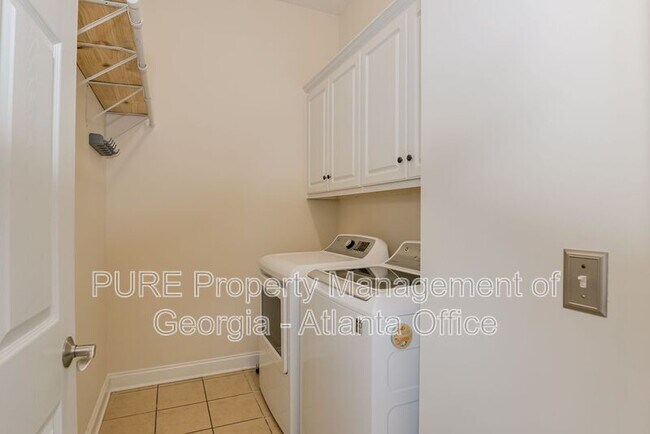 Building Photo - 2425 River Birch Dr