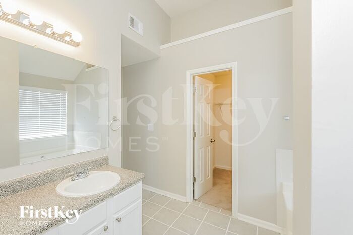 Building Photo - 607 Chartwell Ct