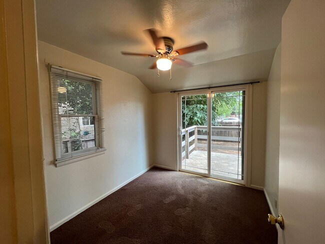 Building Photo - 727/731 W 6th Street