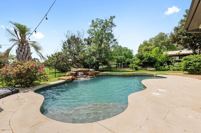 Building Photo - 206 Lido St