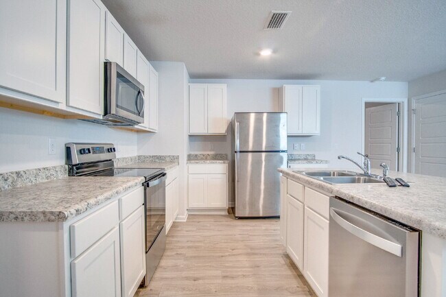 Building Photo - North Pensacola newer construction home– O...