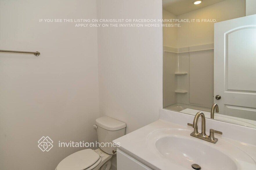 Building Photo - 257 W Millbrook Dr