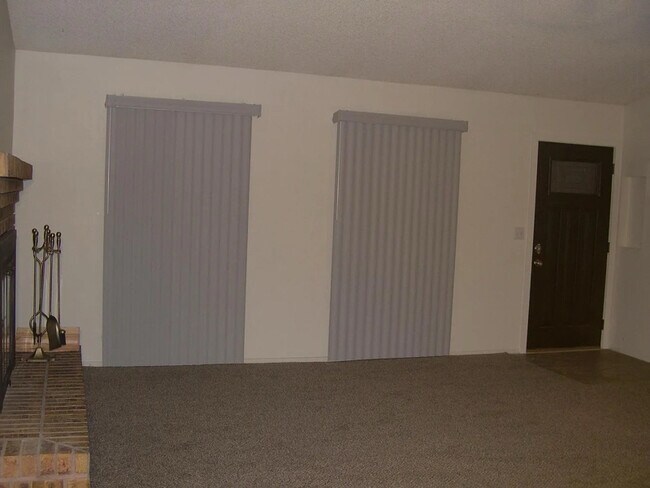 Building Photo - 4310 Caliente St