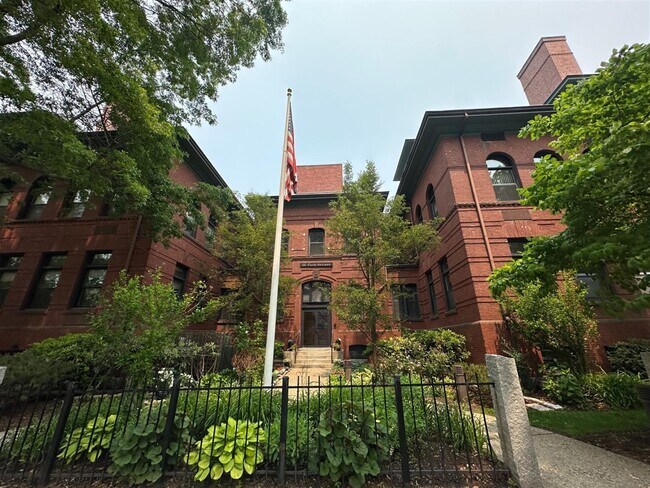 Building Photo - 88 Park Ave