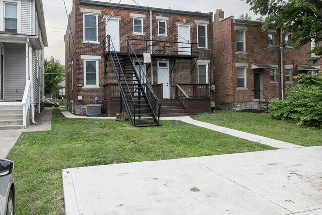 Building Photo - 162-164 E 11th Ave