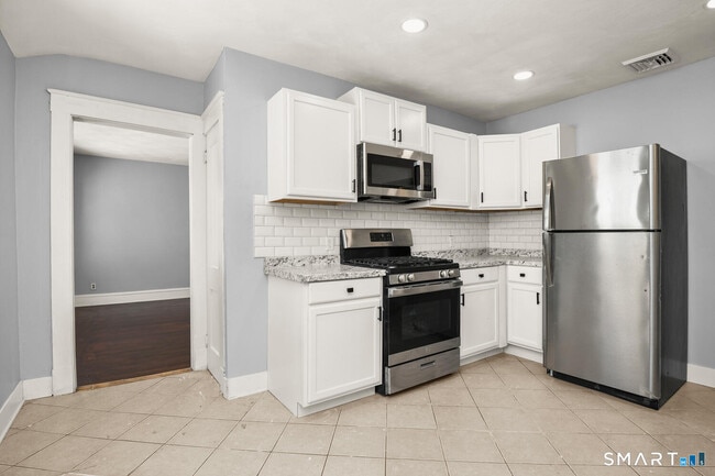 Building Photo - 80 Garden St