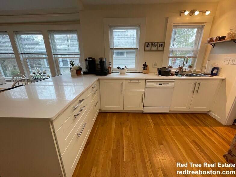 Building Photo - 30 Harris St