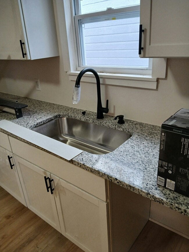 Building Photo - 1528 Chapel St