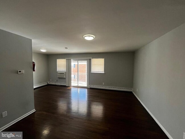 Building Photo - 91 Oak St