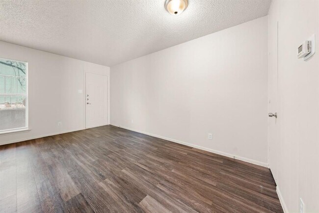 Building Photo - 2314 Parker Ln