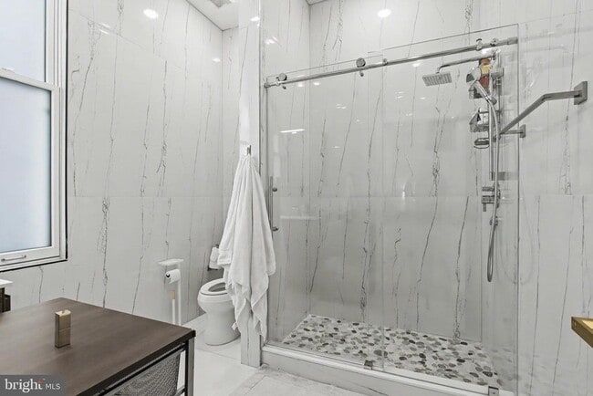 Building Photo - 1824 Chestnut St