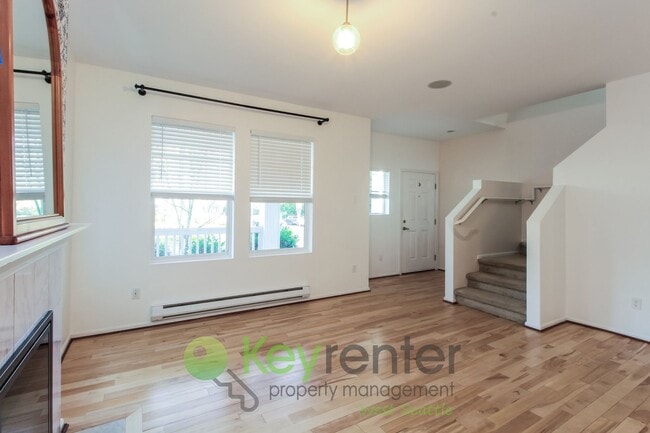 Building Photo - **Rent Incentive** Premier 3-Bed Home in a Coveted Seattle Community
