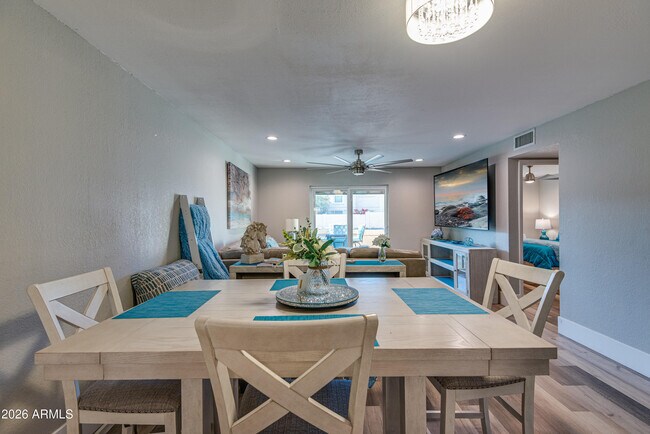 Building Photo - 4150 E Cactus Rd