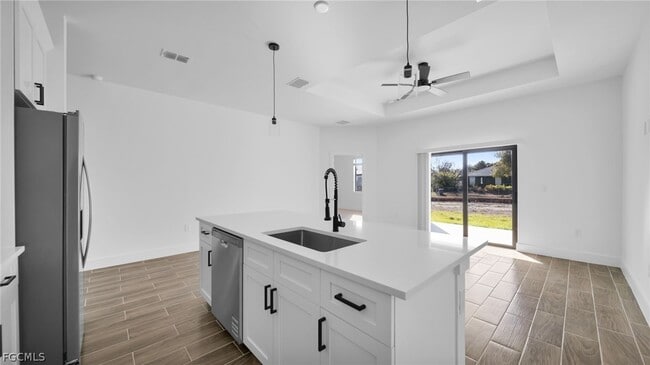 Building Photo - 4989 Fairway Ct