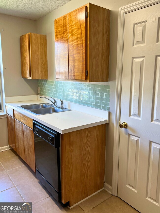 Building Photo - 410 Admiral's Walk Dr
