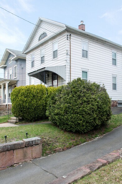 Building Photo - 651 Quinnipiac Ave