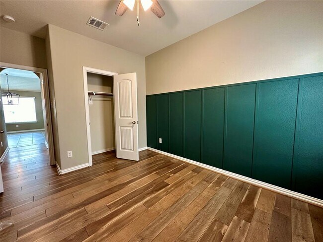 Building Photo - 202 Saffron Springs