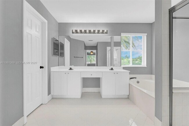 Building Photo - 1518 Maple Dr