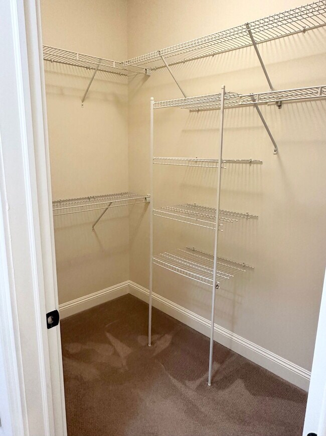 Building Photo - Madison Avenue, Park Ridge, NJ 07656 - 2 BR 2 BA condo