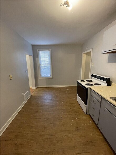 Building Photo - 456 Woodlane Ave