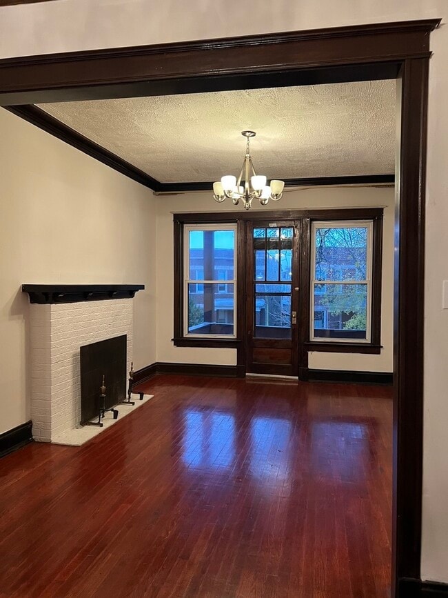 Building Photo - 4839 N Claremont Ave