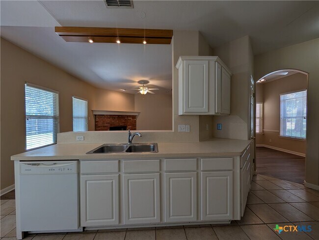 Building Photo - 947 River Rock
