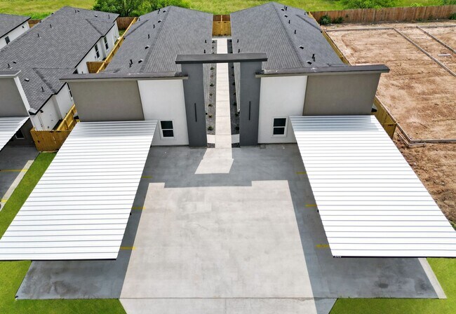 Building Photo - 63 - 2812 Community