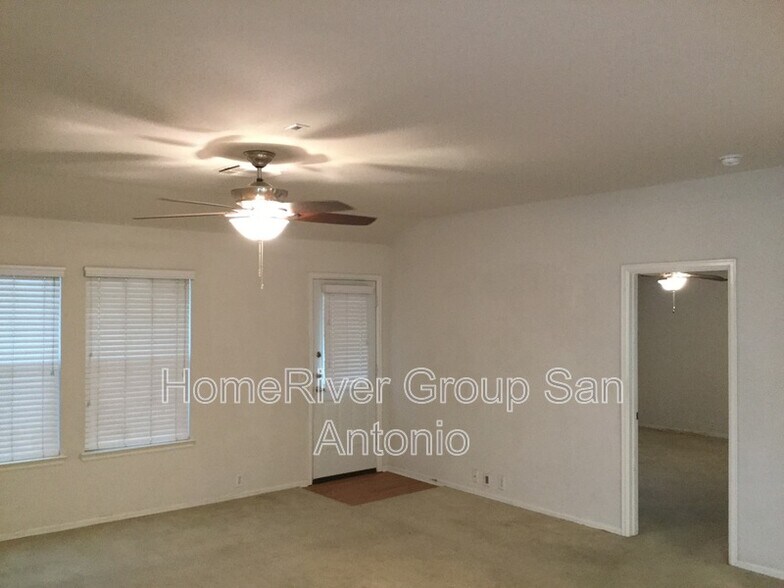Building Photo - 802 Amber Knoll