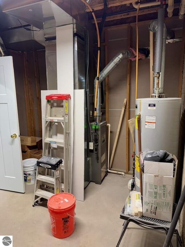 Building Photo - 1495 Newport St