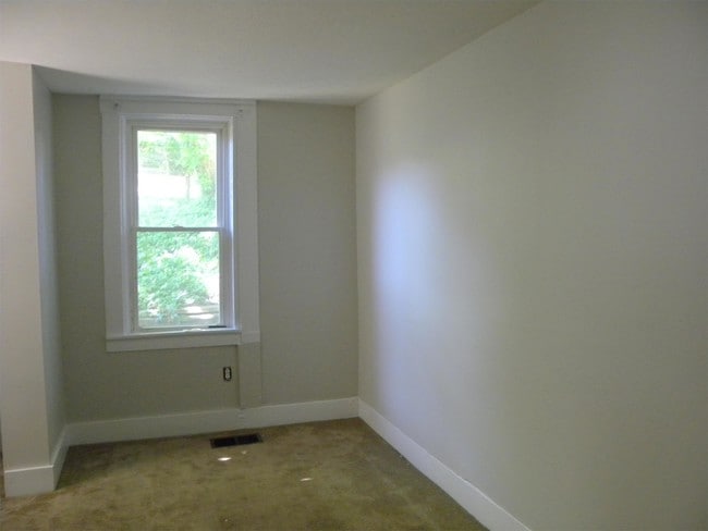 Building Photo - 418 3rd Ave