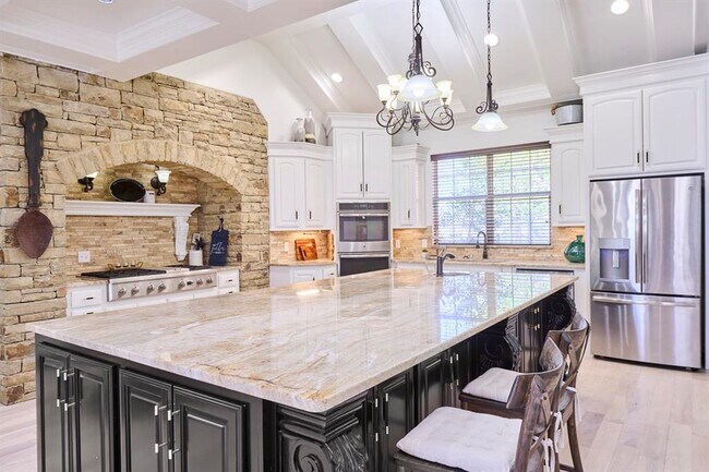 Building Photo - 13300 SW 38th St