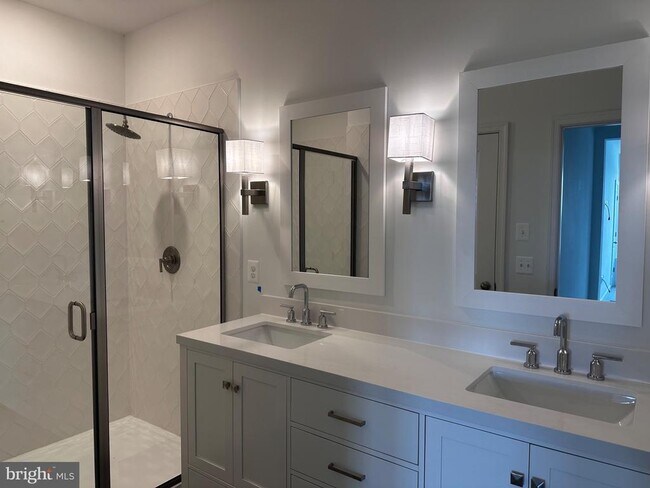 Building Photo - 117 E Cromwell St